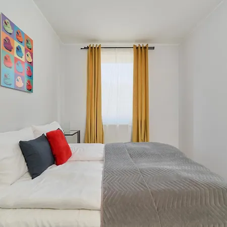 Apartamento Fresh & Stylish In With Parking & Balcony By Renters