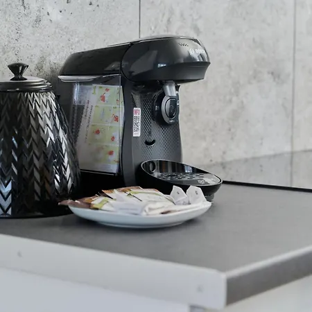 Fresh & Stylish In With Parking & Balcony By Renters *