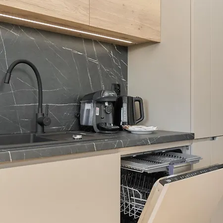 Apartamento Fresh & Stylish In With Parking & Balcony By Renters