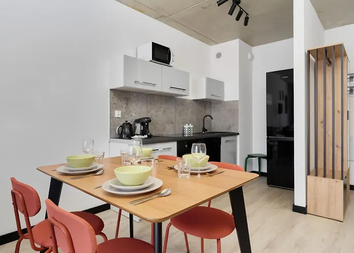 Apartmán Fresh & Stylish In With Parking & Balcony By Renters