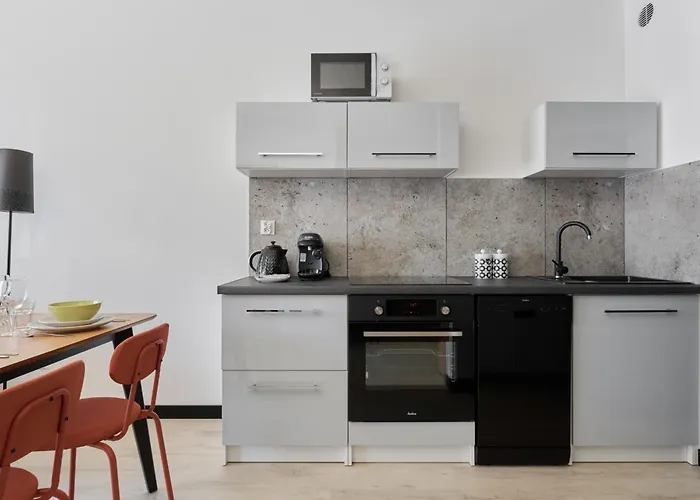 Fresh & Stylish In With Parking & Balcony By Renters Apartmán