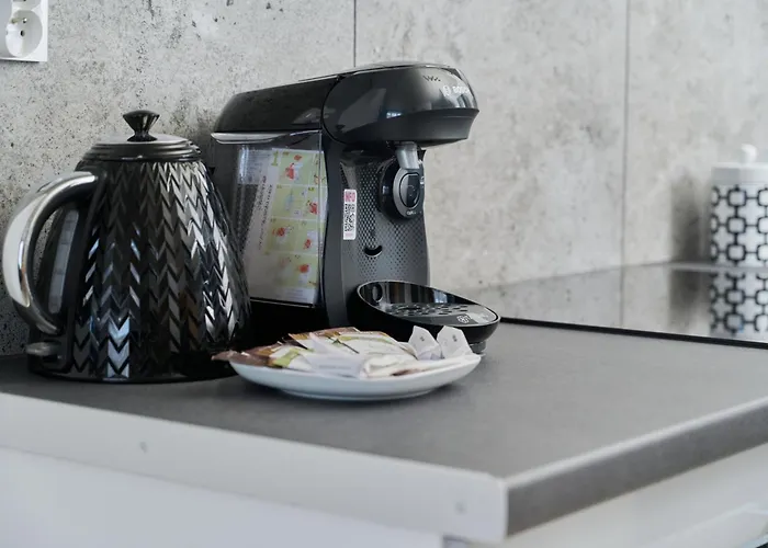 Fresh & Stylish In With Parking & Balcony By Renters *