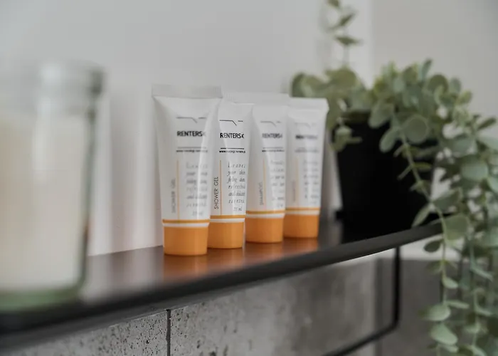 Fresh & Stylish In With Parking & Balcony By Renters