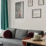Fresh & Stylish In With Parking & Balcony By Renters *