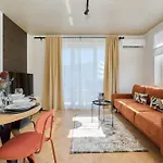 Fresh & Stylish In With Parking & Balcony By Renters *