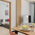 Apartment Fresh & Stylish In With Parking & Balcony By Renters *