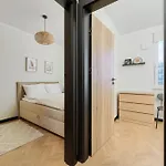 Apartment Fresh & Stylish In With Parking & Balcony By Renters *