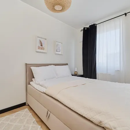Fresh & Stylish In With Parking & Balcony By Renters Apartment Poznan