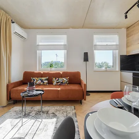 Apartment Fresh & Stylish In With Parking & Balcony By Renters *