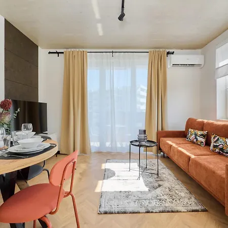 Fresh & Stylish In With Parking & Balcony By Renters *