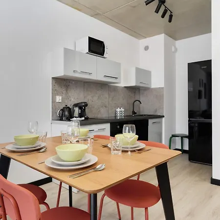 Lejlighed Fresh & Stylish In With Parking & Balcony By Renters