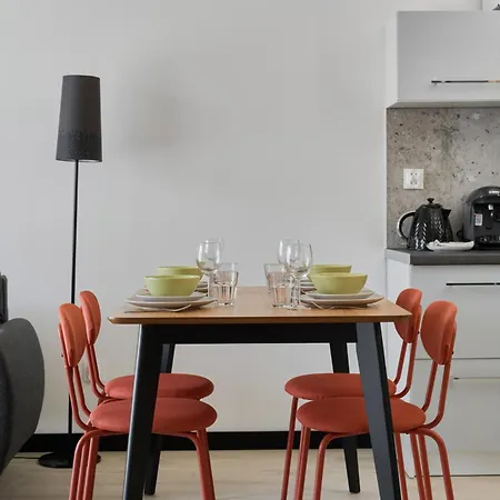 Apartamento Fresh & Stylish In With Parking & Balcony By Renters