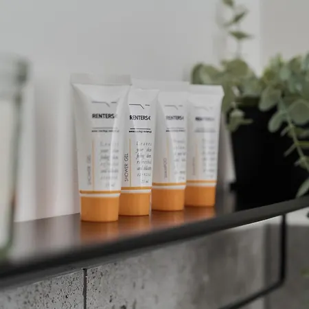 Fresh & Stylish In With Parking & Balcony By Renters