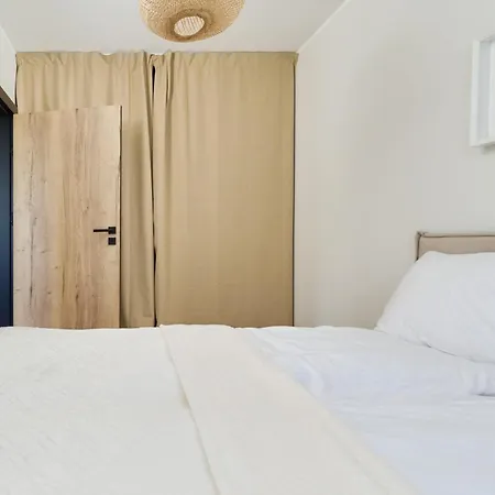 Lejlighed Fresh & Stylish In With Parking & Balcony By Renters *