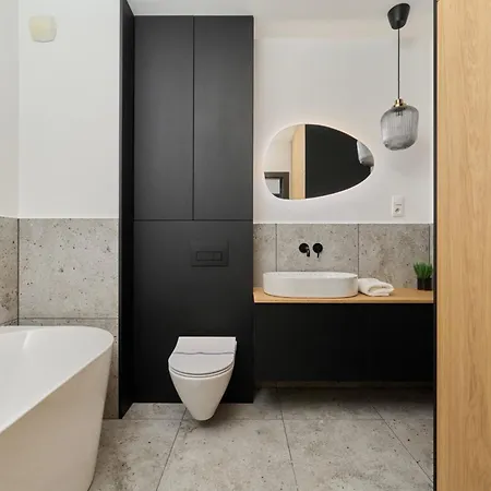 Fresh & Stylish In With Parking & Balcony By Renters *