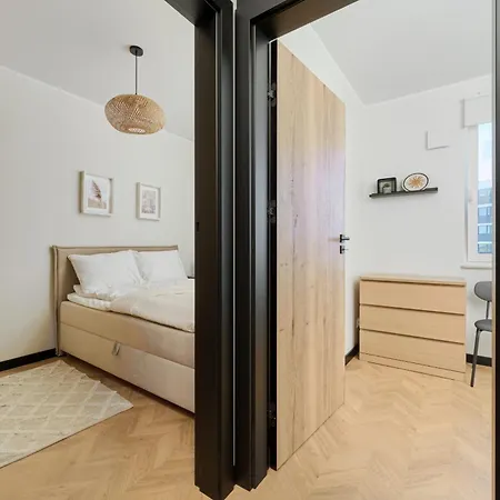 Apartamento Fresh & Stylish In With Parking & Balcony By Renters *